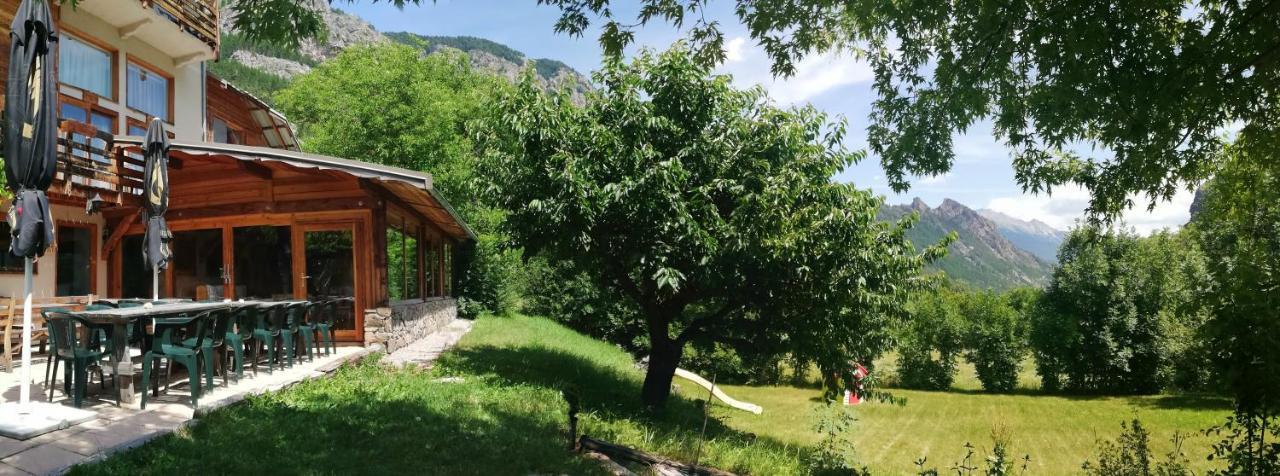 Hotel Restaurant Gites Les 5 Saisons Freissinieres ภายนอก รูปภาพ