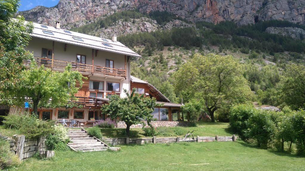 Hotel Restaurant Gites Les 5 Saisons Freissinieres ภายนอก รูปภาพ